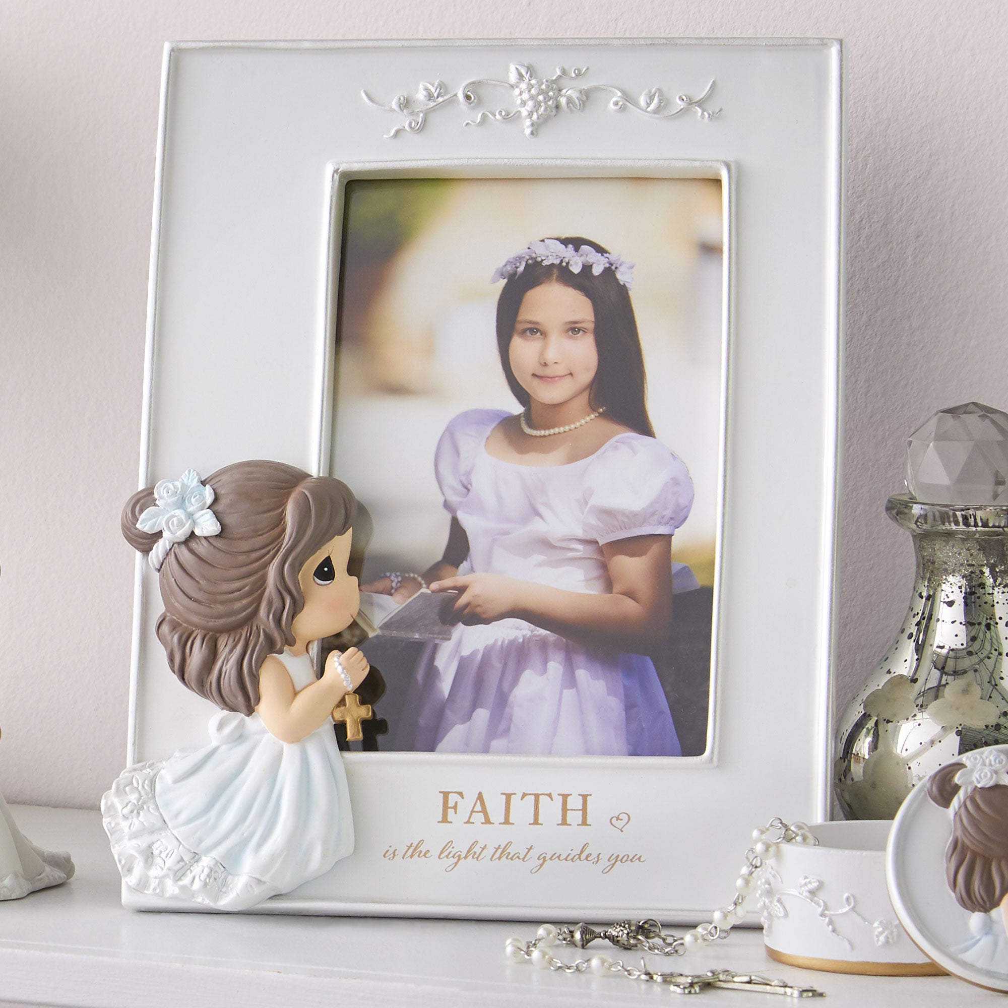 Faith Is The Light That Guides You Girl Photo Frame - Image 2